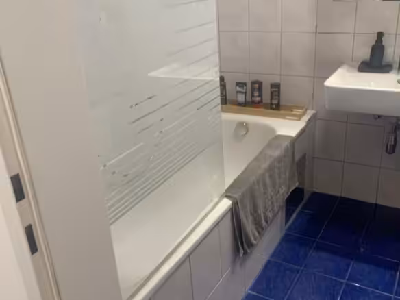 Bad mit Wanne