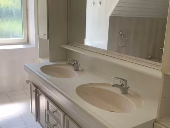 1. Badezimmer mit Du und Wanne