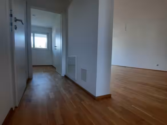 Blick Zimmer-Wohn-Essbereich