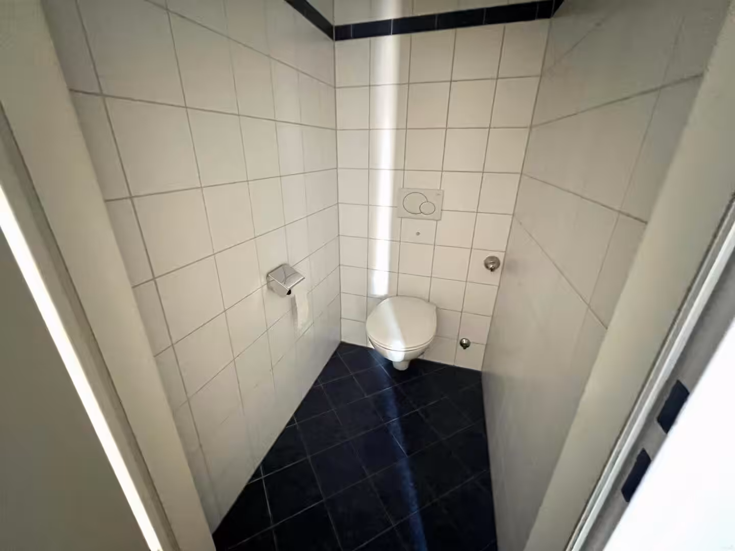 separates WC