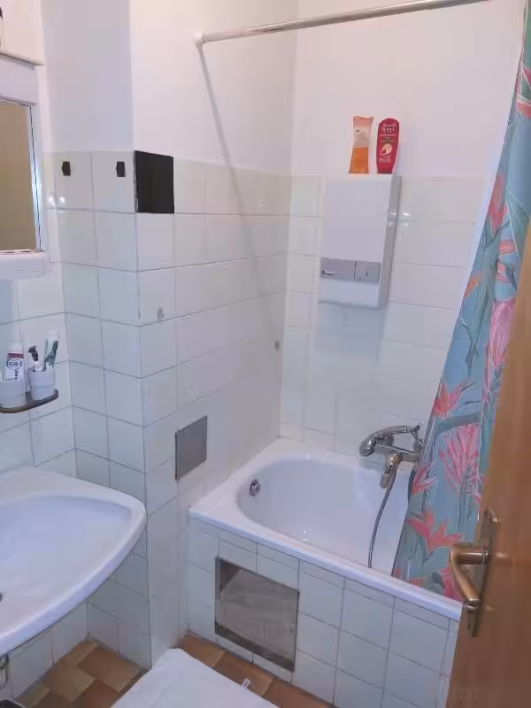 Bad mit Wanne