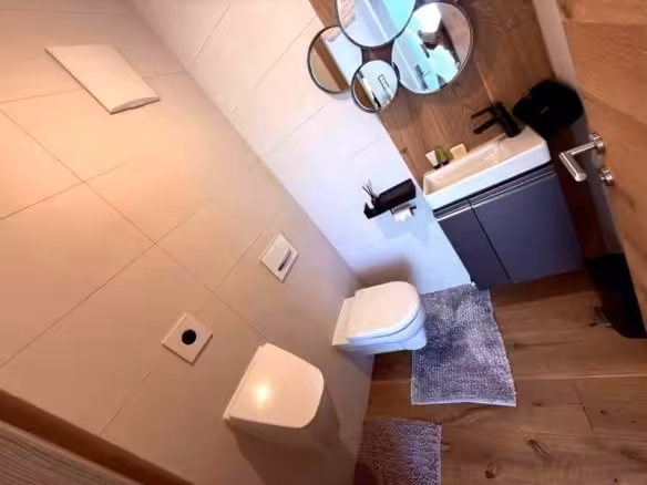 WC mit Pissoir