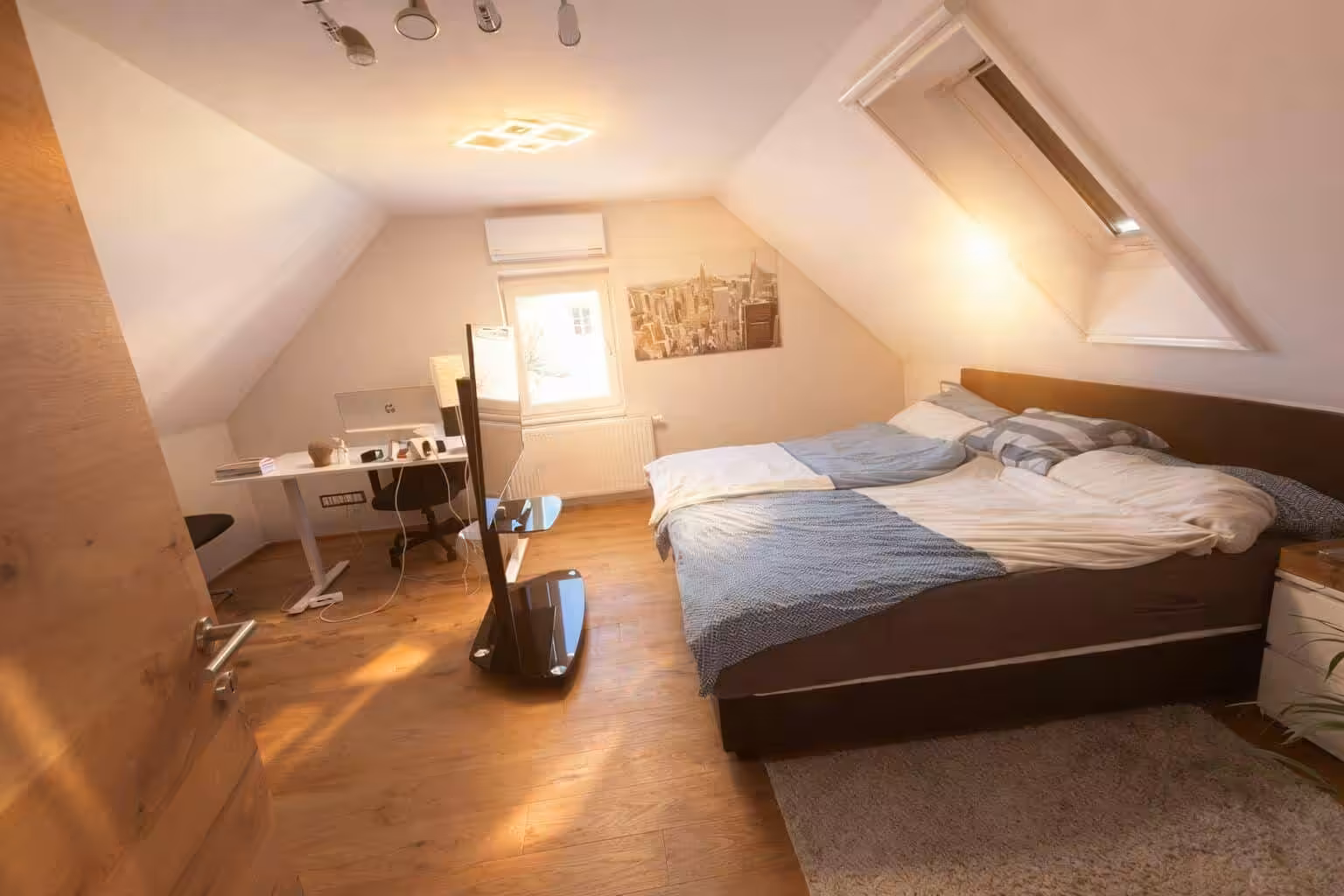 Schlafzimmer 1