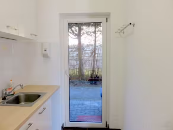 Küche mit Ausgang in den Garten/Terrasse