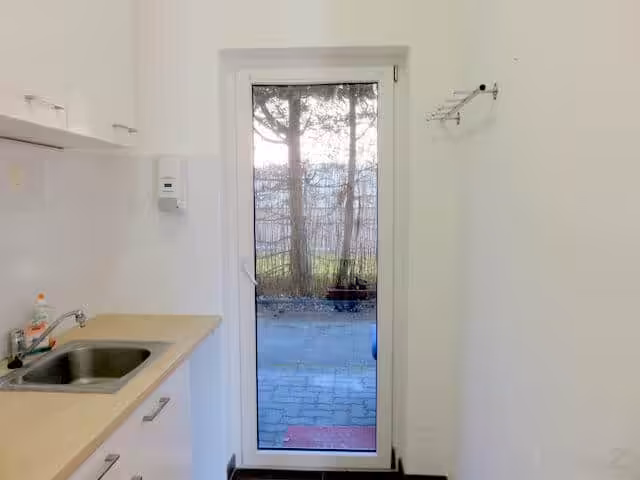 Küche mit Ausgang in den Garten/Terrasse
