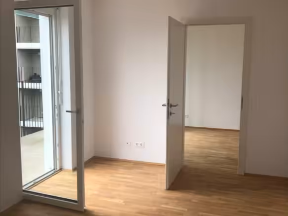 Wohnzimmer mit Blick zum Schlafzimmer