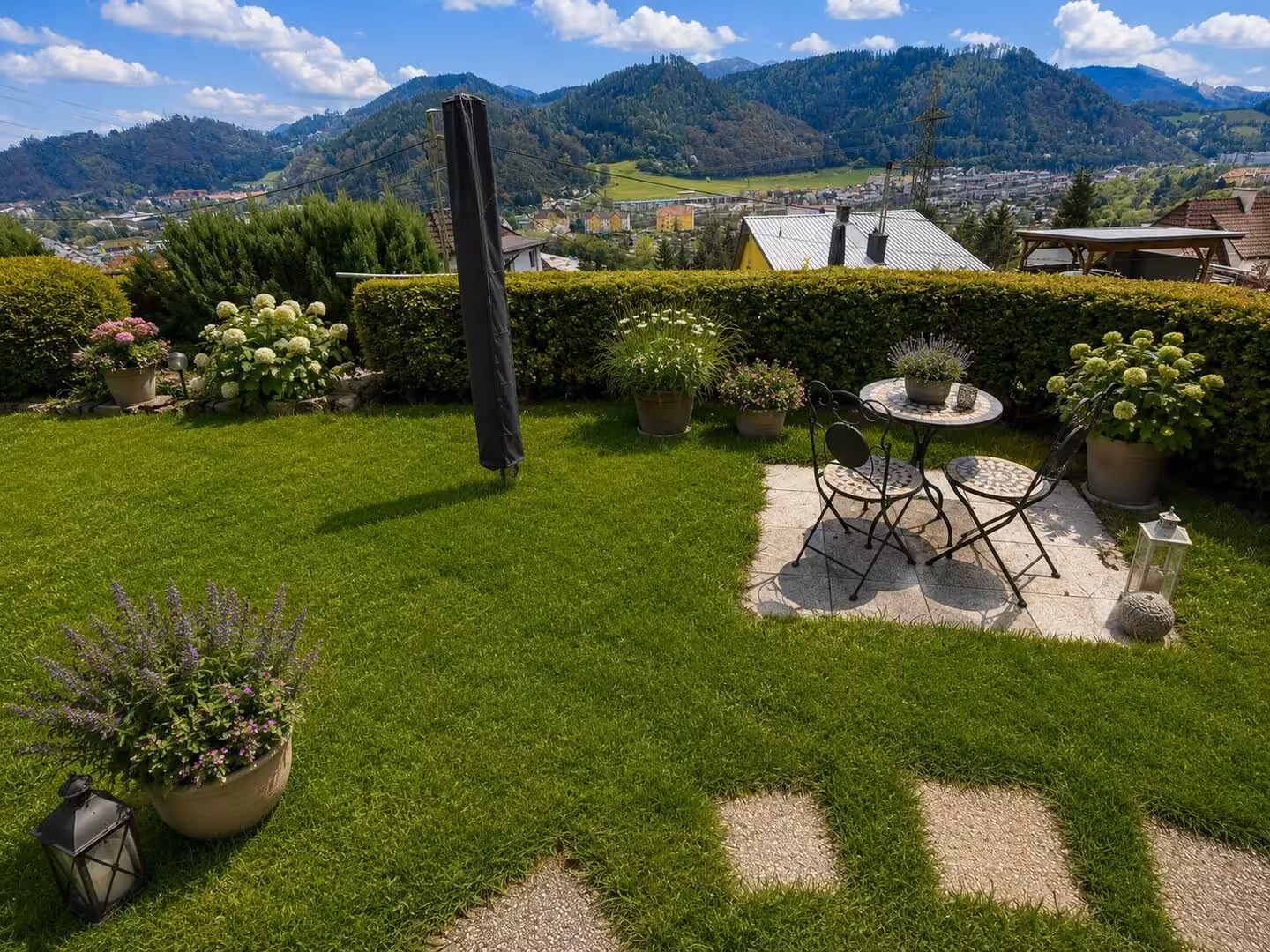 Garten mit Bergblick