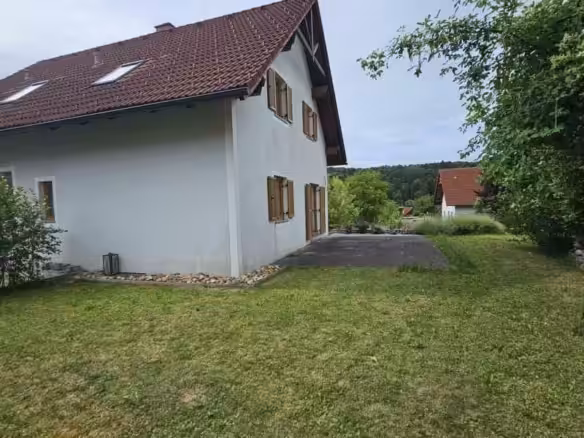 Nord-Ansicht Haus und Teilgarten
