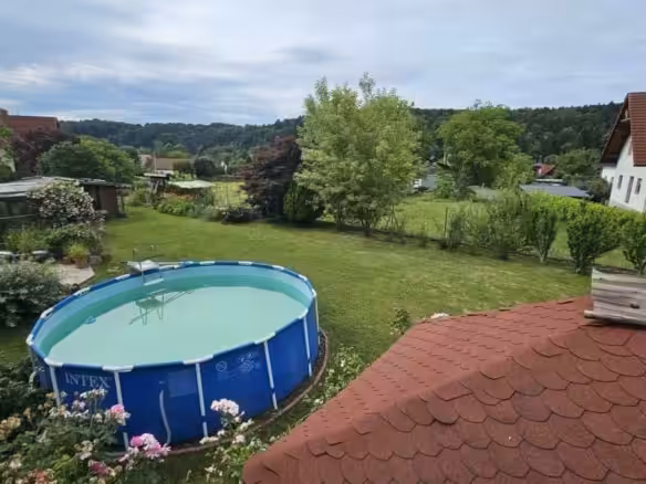 Blick in den Garten mit Weitblick