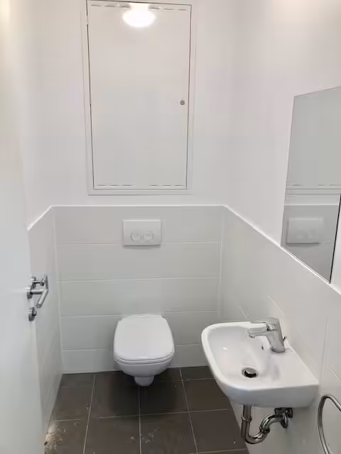 WC mit Waschbecken