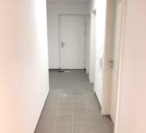 Vorraum - Blick zum Wohnungseingang