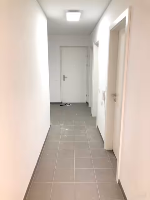 Vorraum - Blick zum Wohnungseingang