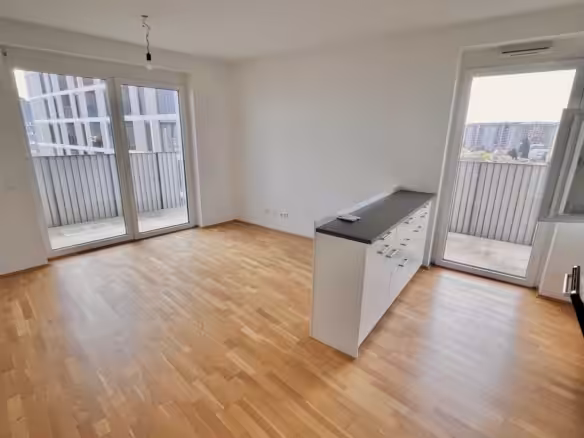 Kücheninsel als Trennung zum Essplatz und Wohnbereich