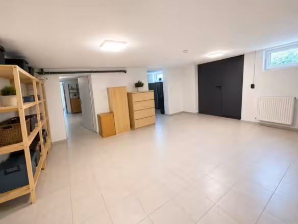 Kellerraum 3 mit großem Ausgang in den Garten