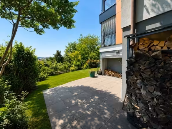 Teilansicht Ost Haus_Garten