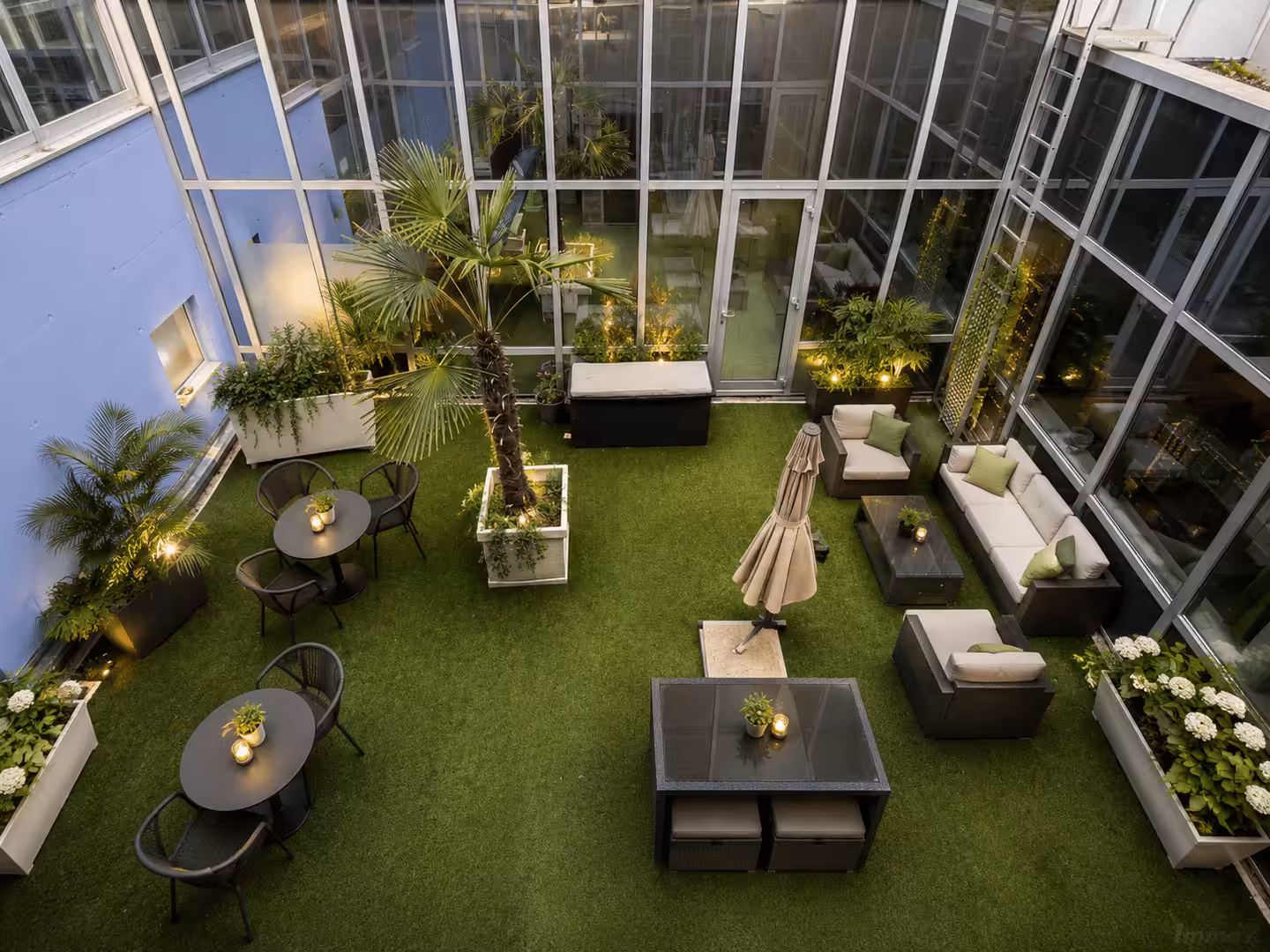 Innenhof-Mitarbeiterlounge