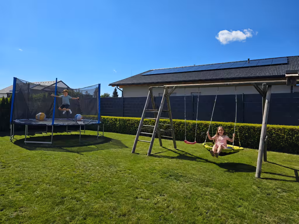 eigener ebener Garten - Spielplatz