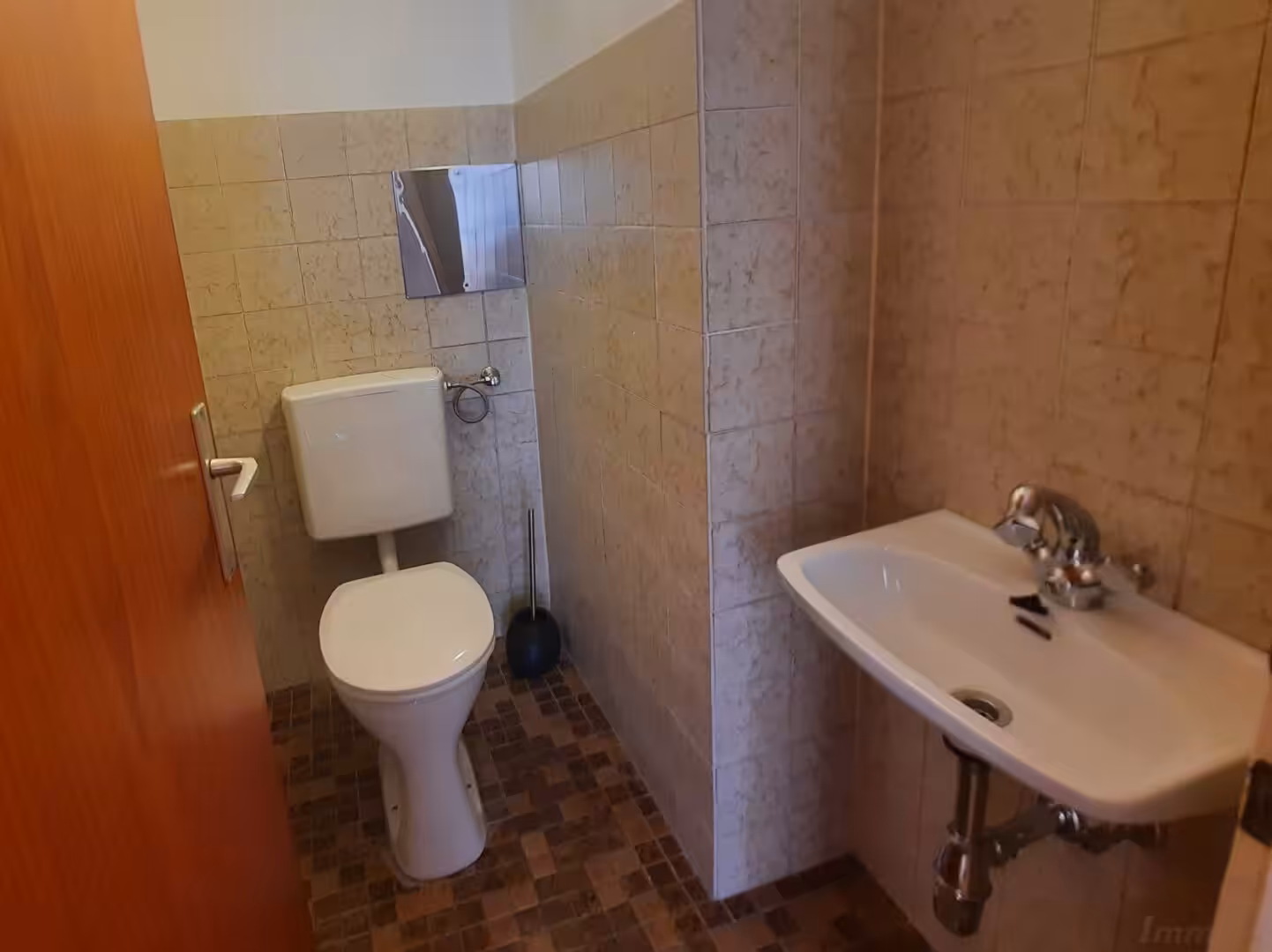 WC seoarat mit Waschbecken