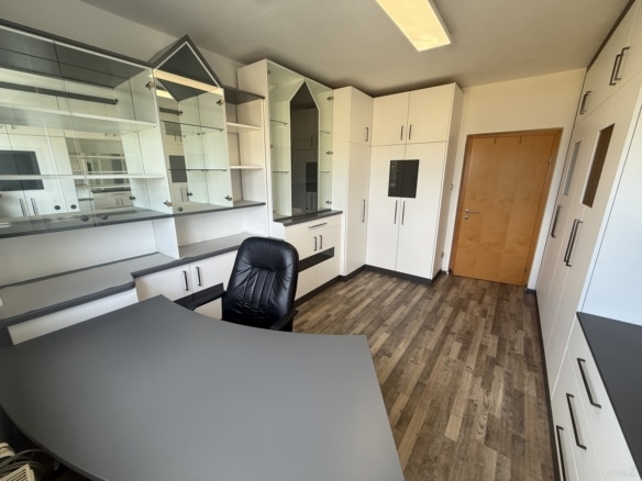 Zimmer 2/Büro