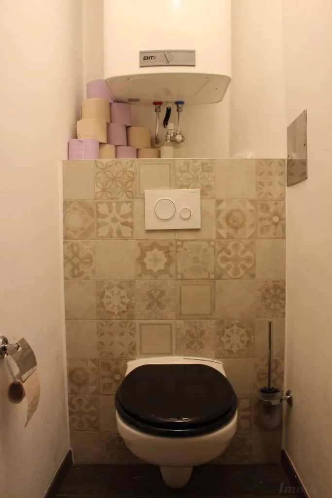 separates WC