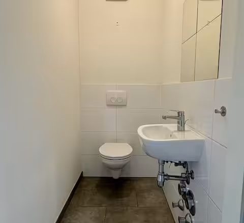 WC mit Waschbecken