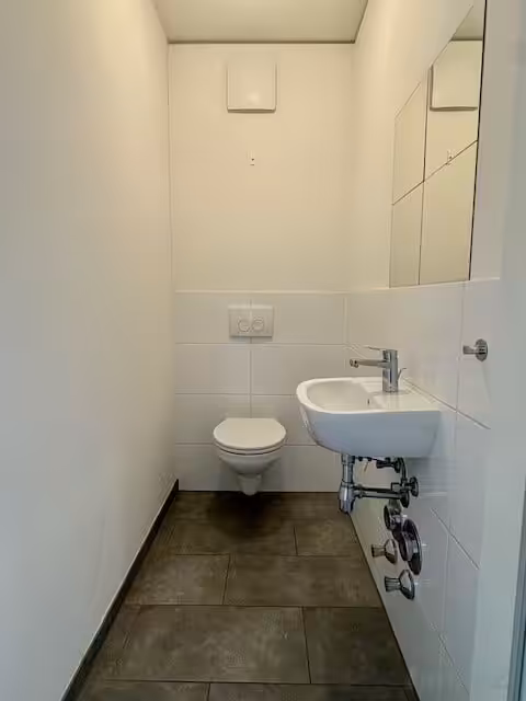 WC mit Waschbecken