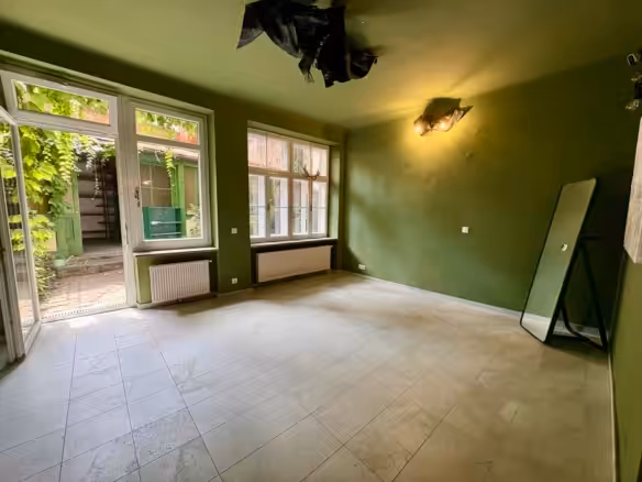 hofseitiges Zimmer
